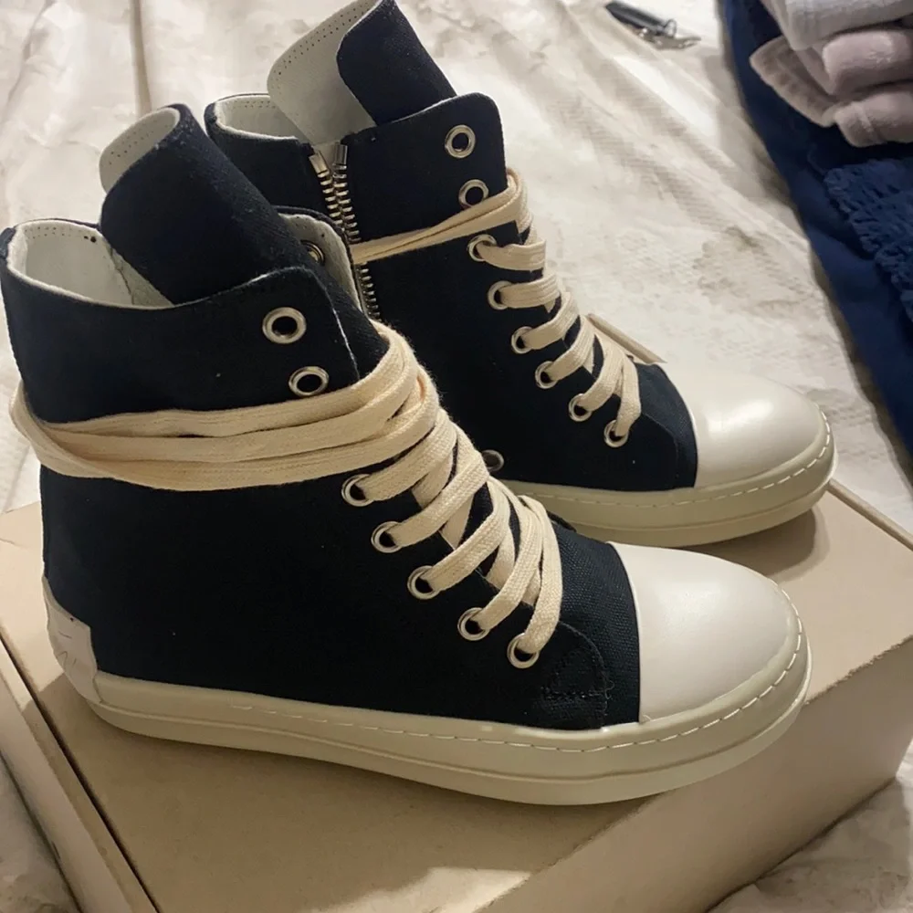 Shoes - Picture 1 of 7